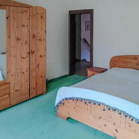 7 Bedroom Stunning In