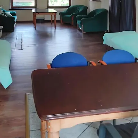 7 Bedroom Stunning In Сasa de vacaciones Nowe Warpno